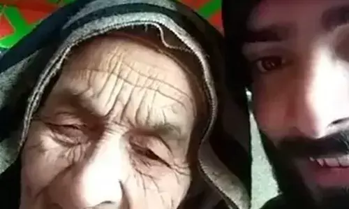 कश्मीरी दादी ने अंग्रेजी बोलकर जीता लोगों का दिल कश्मीरी दादी ने अंग्रेजी बोलकर जीता लोगों का दिल