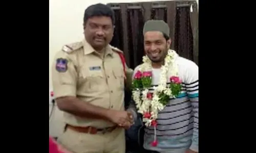 एक ऑटो ड्राइवर की ईमानदारी ने जीता लोगों का दिल