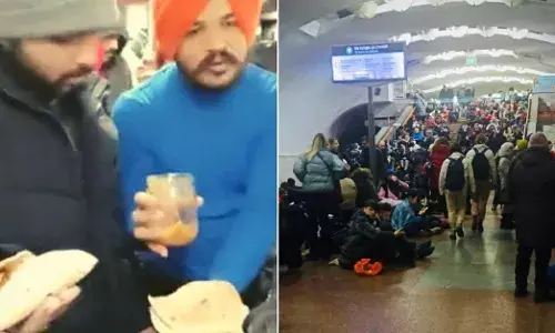 दरियादली की मिसाल बने हरदीप सिंह, यूक्रेन में लोगों को खिला रहे लंगर दरियादली की मिसाल बने हरदीप सिंह, यूक्रेन में लोगों को खिला रहे लंगर