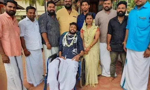 फेसबुक पर एक पैरालाइज लड़के के प्यार में पागल हुई लड़की, रचाई शादी फेसबुक पर एक पैरालाइज लड़के के प्यार में पागल हुई लड़की, रचाई शादी