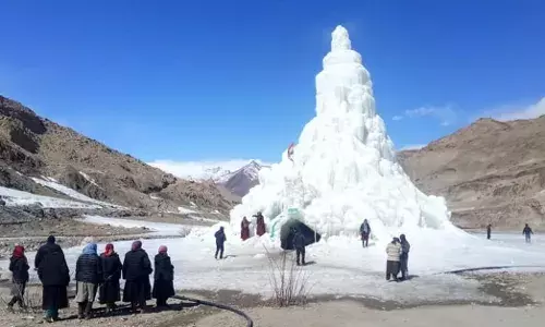 14,000 फीट की ऊंचाई पर बना है लद्दाख में आइस कैफे 14,000 फीट की ऊंचाई पर बना है लद्दाख में आइस कैफे