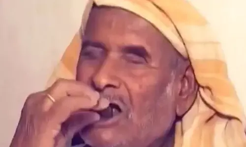 30 सालों से पत्थर खाकर पेट भर रहा है महाराष्ट्र का एक व्यक्ति