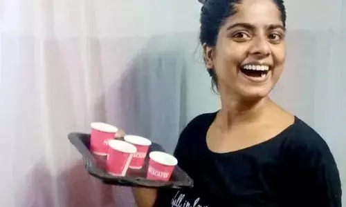 इंग्लिश से MA करने के बाद कोलकाता में चाय बेचती है टुकटुकी दास इंग्लिश से MA करने के बाद कोलकाता में चाय बेचती है टुकटुकी दास