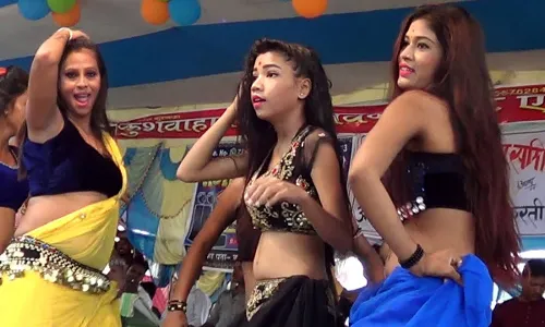 पति गया था आर्केस्ट्रा देखने, पत्नी को डांस करता देख उड़ गए होश