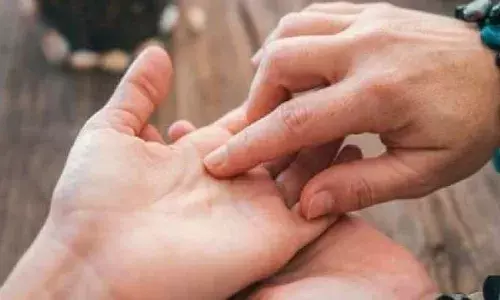 अमीर बनने से कोई  रोक नहीं सकता, अगर आपकी हथेली पर हैं ये निशान