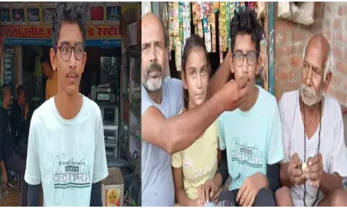 UP Board Result- अनाथ बच्चे ने किया जिला टॉप, तो सब्जी बेचने वाले का बेटा लाया 5वीं रैंक