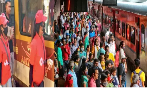 भारत का पहला रेलवे स्टेशन जहां B-Tec, BSc पास लड़कियां बेचतीं हैं! चाय भारत का पहला रेलवे स्टेशन जहां B-Tec, BSc पास लड़कियां बेचतीं हैं! चाय