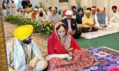 देंखे! पंजाब के सीएम भगवंत मान (Bhagwant Mann) की शादी की एक्सक्लूसिव(Exclusive) तस्वीरें