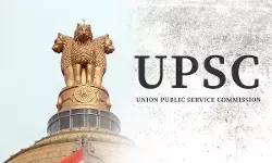 बेटे को पढ़ाने के लिए पिता ने बेच दिया घर, बेटा UPSC परीक्षा पास कर बना IAS अफसर