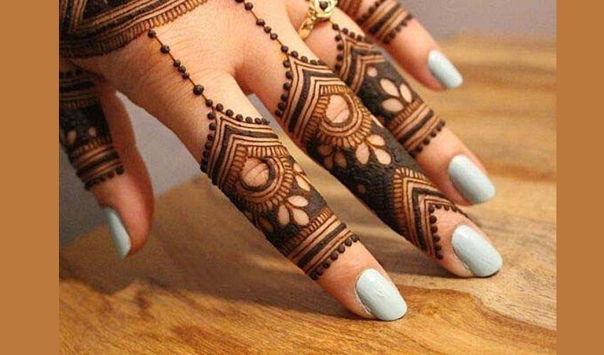 Stunning Finger Mehndi Designs [2023]