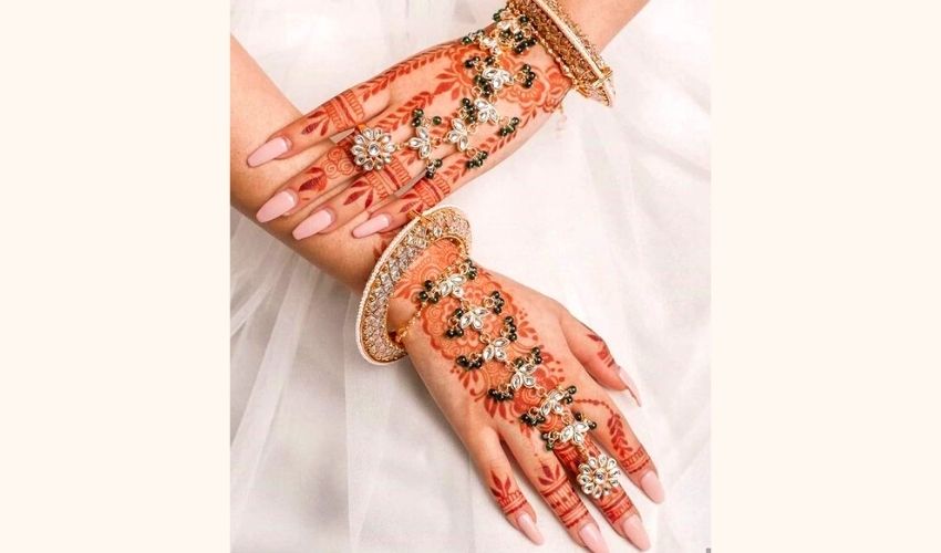 13 Uber-pretty Floral Back-hand Mehndi Designs That Are Trending RN! |  WeddingBazaar
