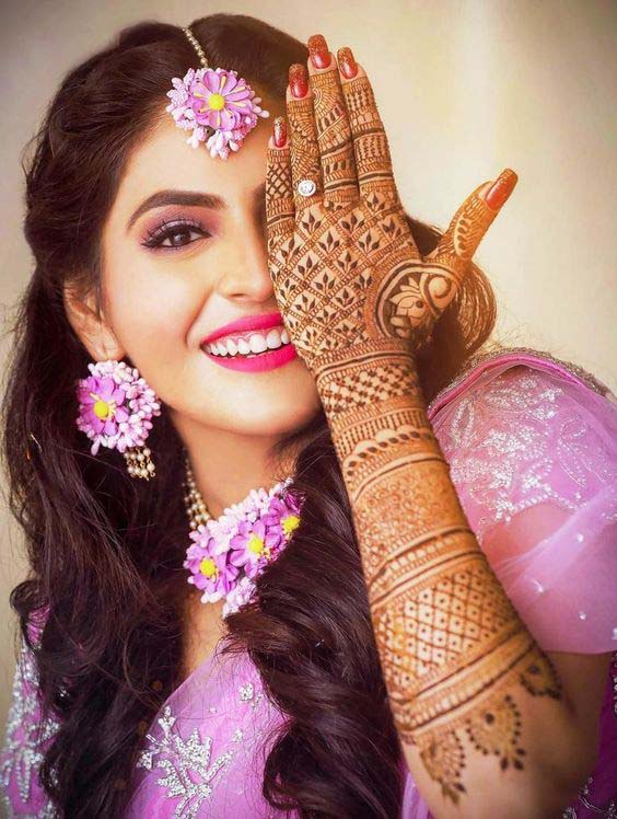 20 Best Mehndi Hairstyle Ideas for Brides  She9  Change the Life Style