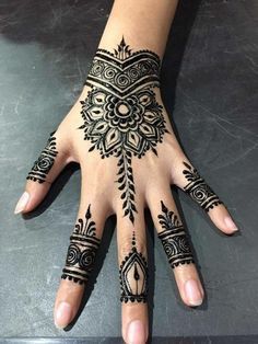 Sharp-Styled Mehndi Pattern