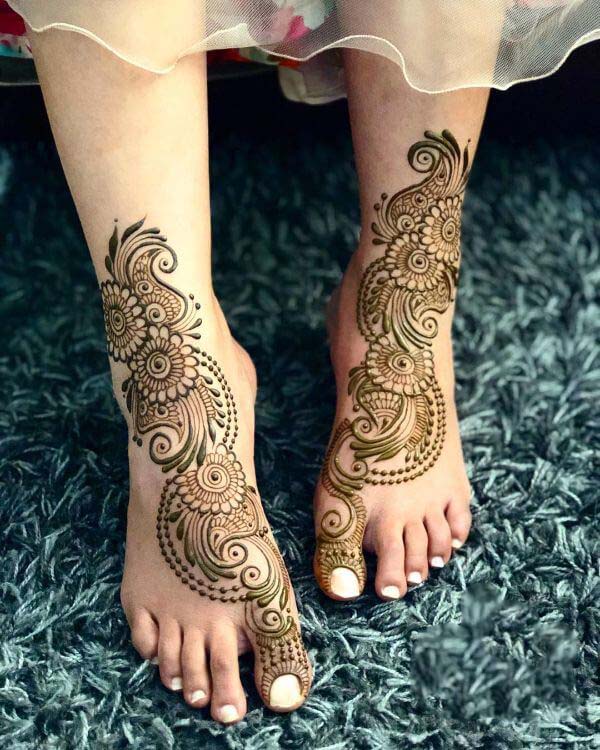 Top 30+ Arabic Mehndi Designs for Legs - WomenXO