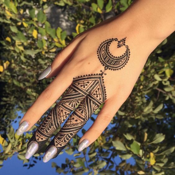 The Two-Fingerd Mehndi Tattoo Design